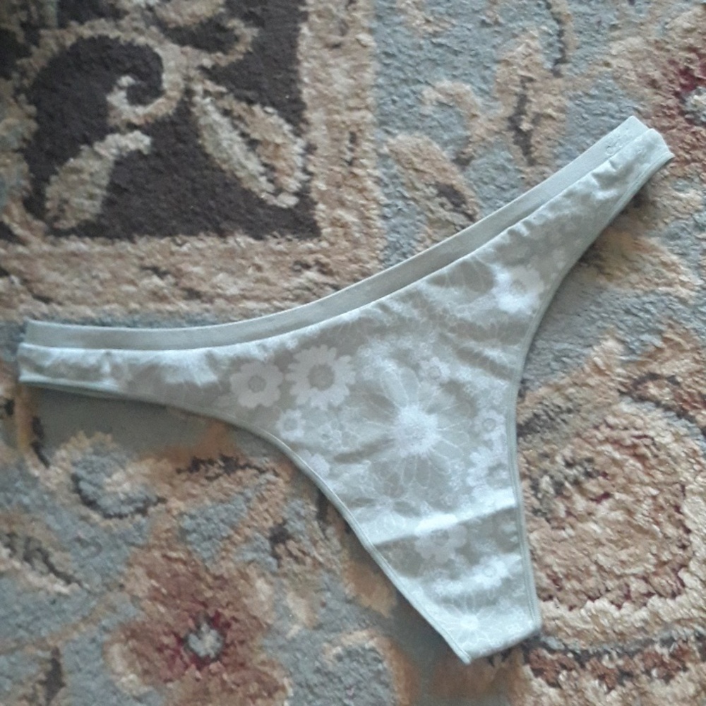 Pink VS thong - Picture 13 of 14